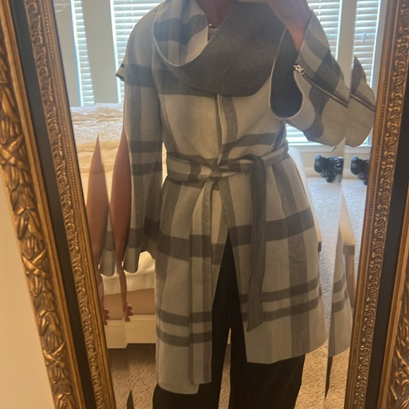 NWT Intermix Grant plaid coat. Size petite - Picture 6 of 6